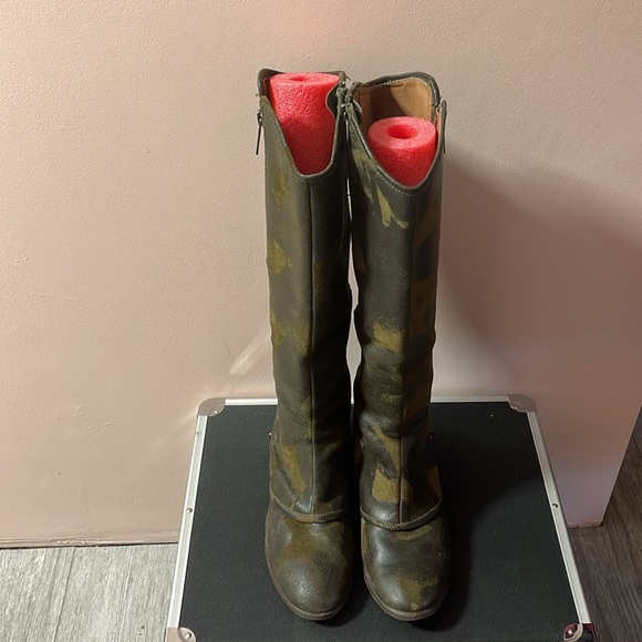 Donald J. Pliner Devi 3 Boots - Picture 2 of 6